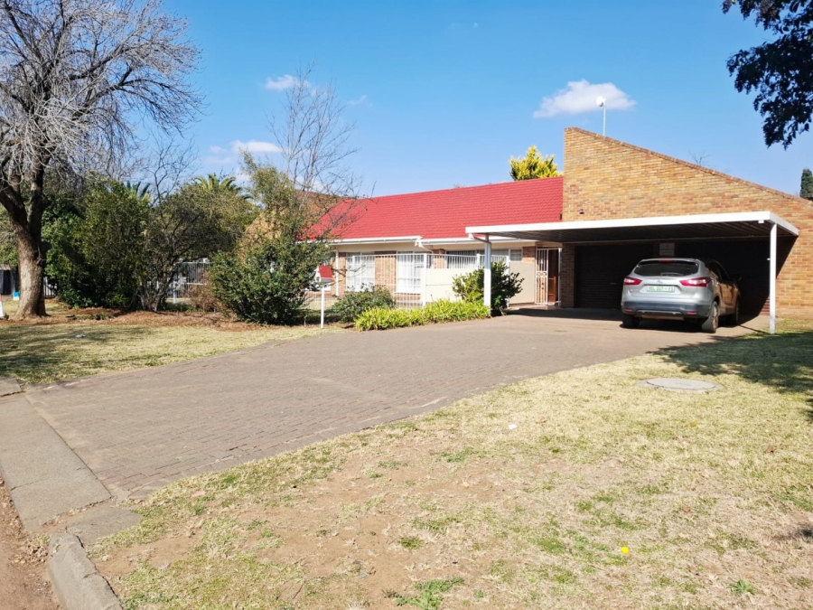 7 Bedroom Property for Sale in Brandwag Free State